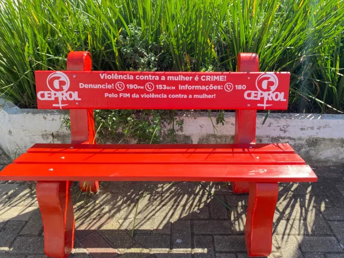 CEPROL INAUGURA BANCO VERMELHO CONTRA FEMINICÍDIO